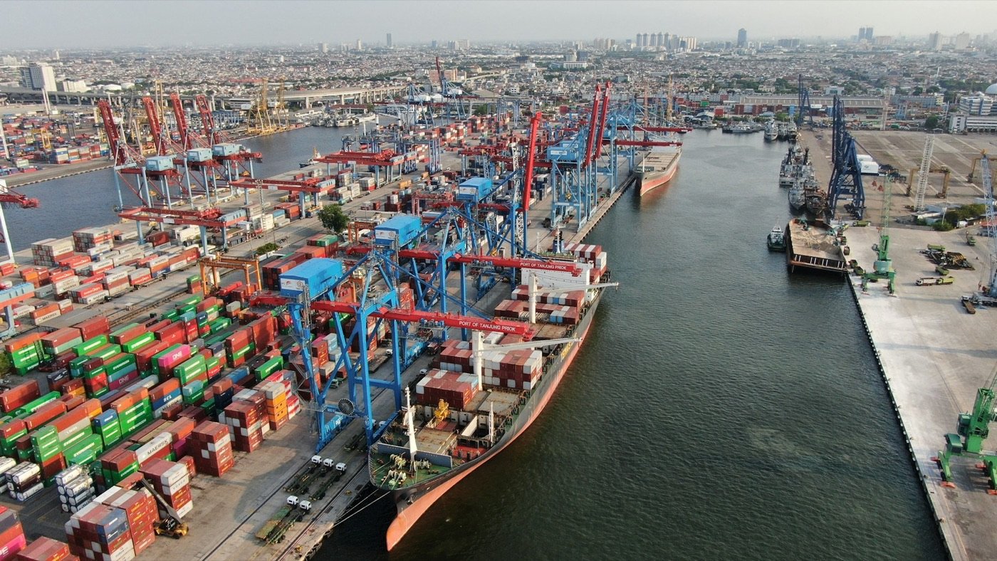 Shipping yard
